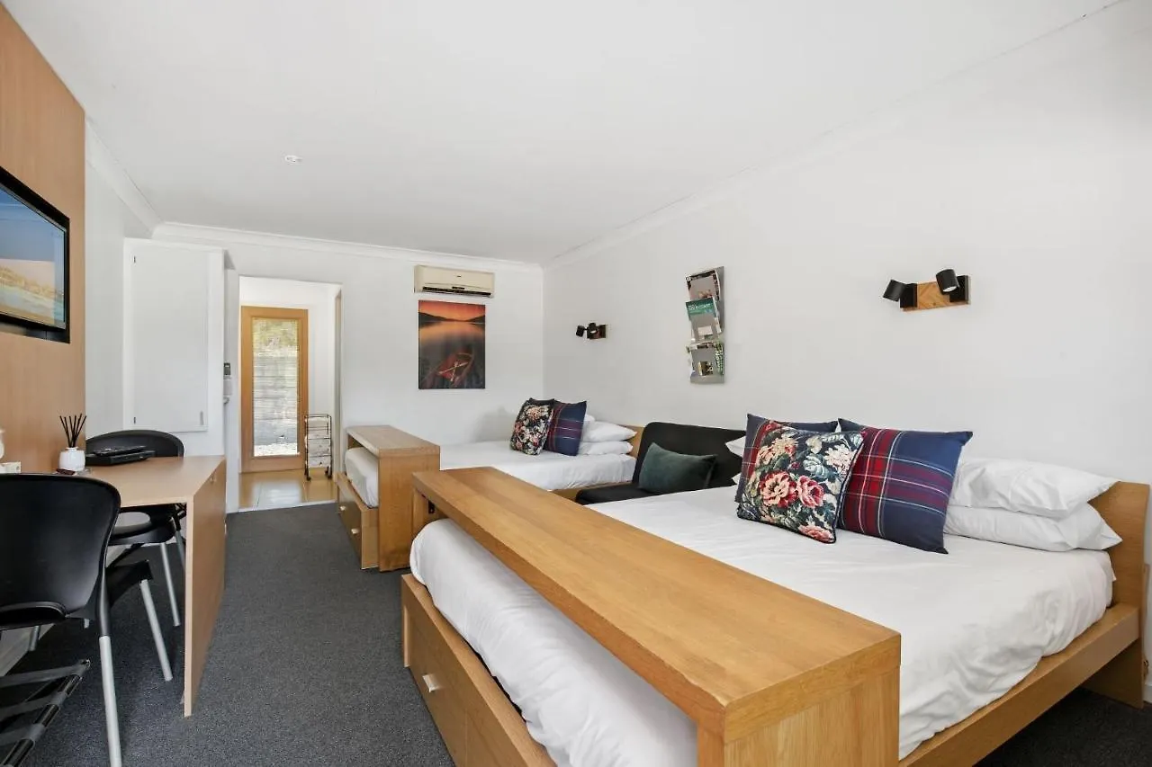 **** Resort Cedar Creek Lodges Gold Coast Australia
